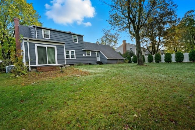 15 Lowell Ave, Holden, MA 01520