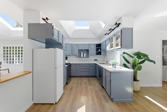 1051 Manhattan Court, Sunnyvale, CA 94087