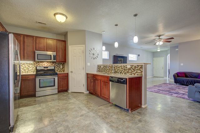 5679 Cold Creek Avenue NW, Albuquerque, NM 87114