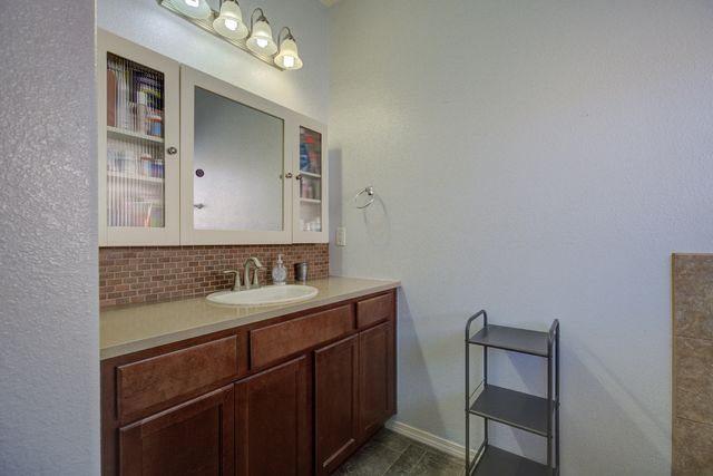 5679 Cold Creek Avenue NW, Albuquerque, NM 87114