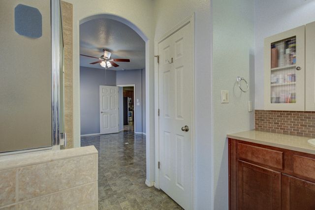 5679 Cold Creek Avenue NW, Albuquerque, NM 87114