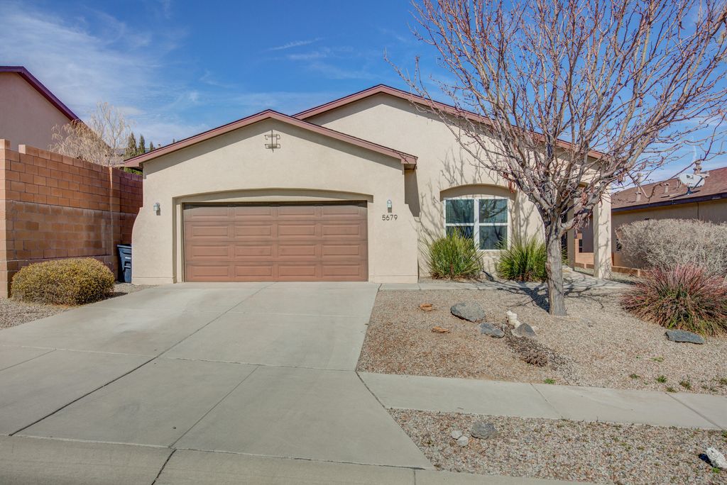 5679 Cold Creek Avenue NW, Albuquerque, NM 87114