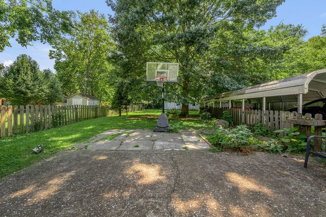237 W Higgins Street, Midway, KY 40347