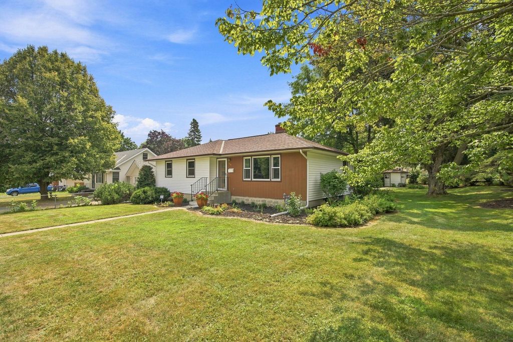 2464 Holloway Avenue E, North Saint Paul, MN 55109 — exterior