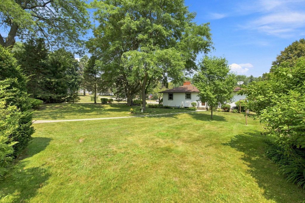 2464 Holloway Avenue E, North Saint Paul, MN 55109 — photo 2