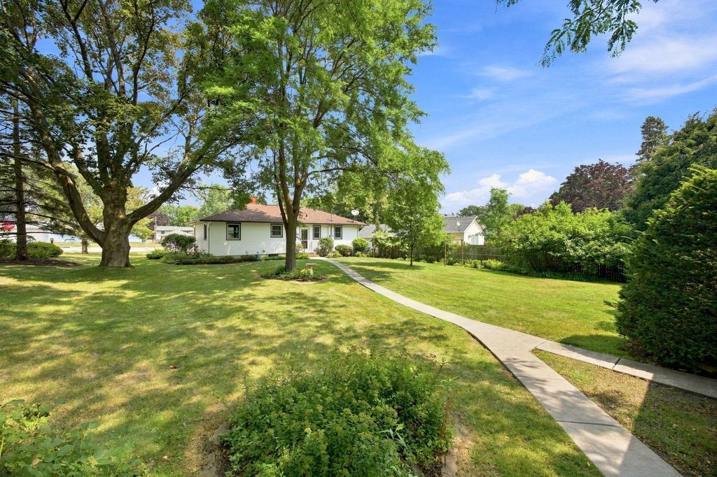 2464 Holloway Avenue E, North Saint Paul, MN 55109 — photo 3
