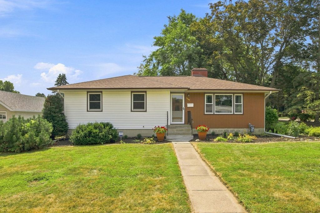 2464 Holloway Avenue E, North Saint Paul, MN 55109 — photo 4