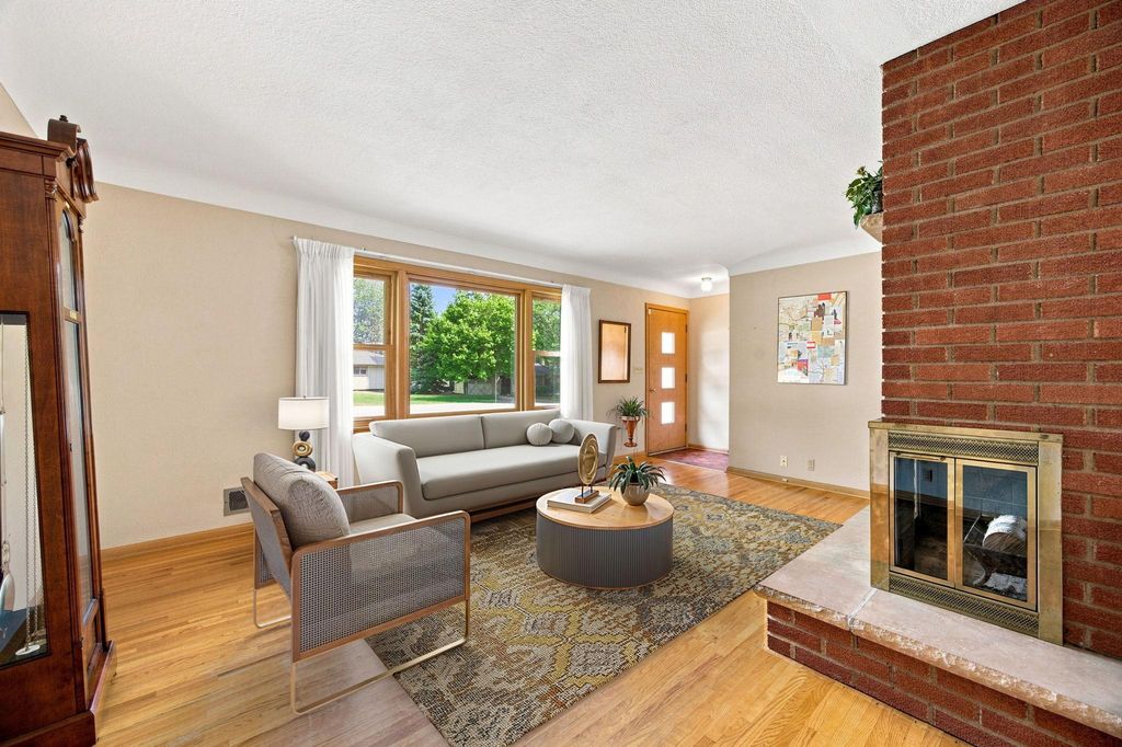 2464 Holloway Avenue E, North Saint Paul, MN 55109 — photo 5