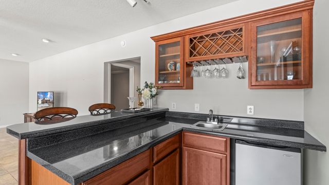 4806 FORUM BLVD, Columbia, MO 65203