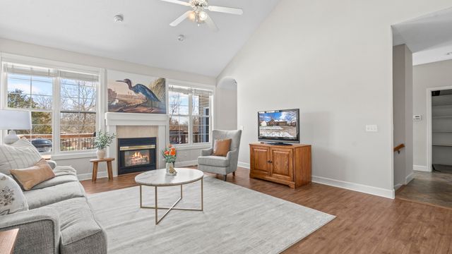 4806 FORUM BLVD, Columbia, MO 65203