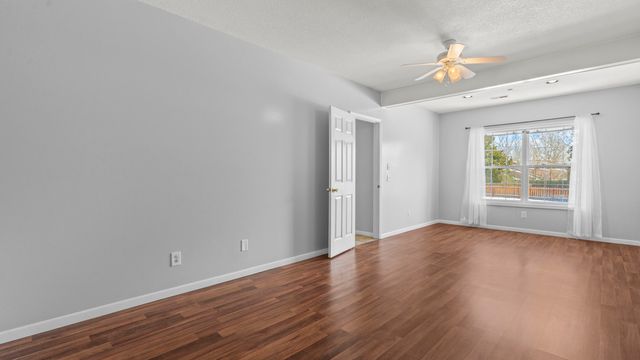 4806 FORUM BLVD, Columbia, MO 65203