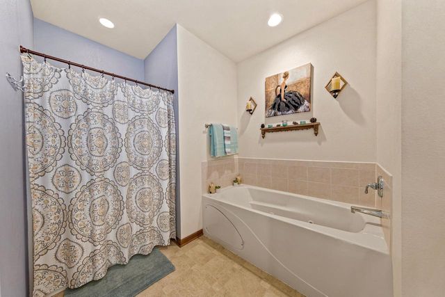 2804 Glen Ivy DRIVE, West Bend, WI 53090