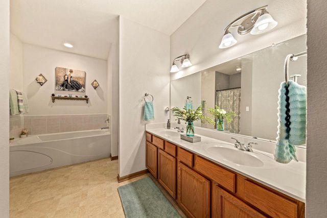 2804 Glen Ivy DRIVE, West Bend, WI 53090