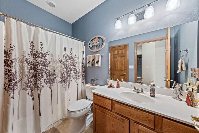 2804 Glen Ivy DRIVE, West Bend, WI 53090