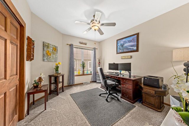 2804 Glen Ivy DRIVE, West Bend, WI 53090