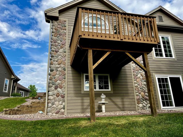 2804 Glen Ivy DRIVE, West Bend, WI 53090