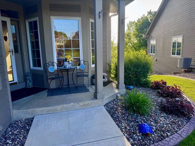 2804 Glen Ivy DRIVE, West Bend, WI 53090