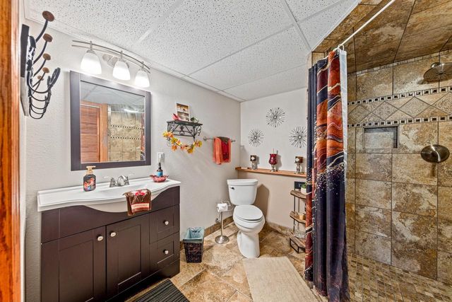 2804 Glen Ivy DRIVE, West Bend, WI 53090