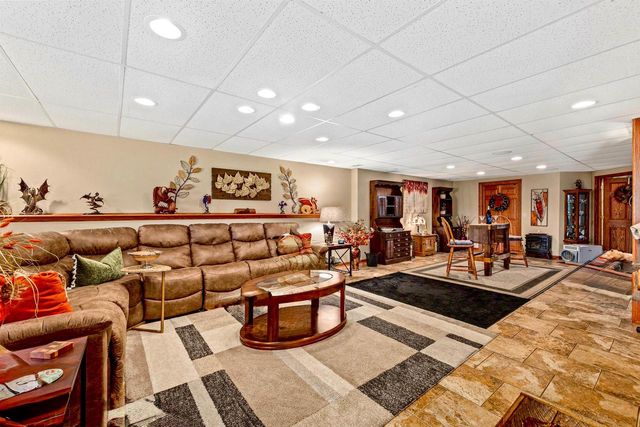 2804 Glen Ivy DRIVE, West Bend, WI 53090