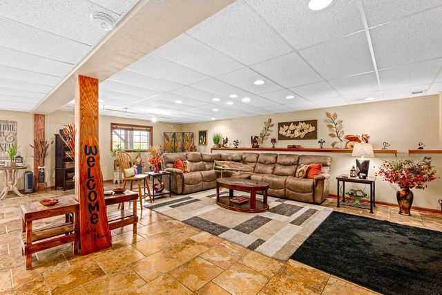 2804 Glen Ivy DRIVE, West Bend, WI 53090