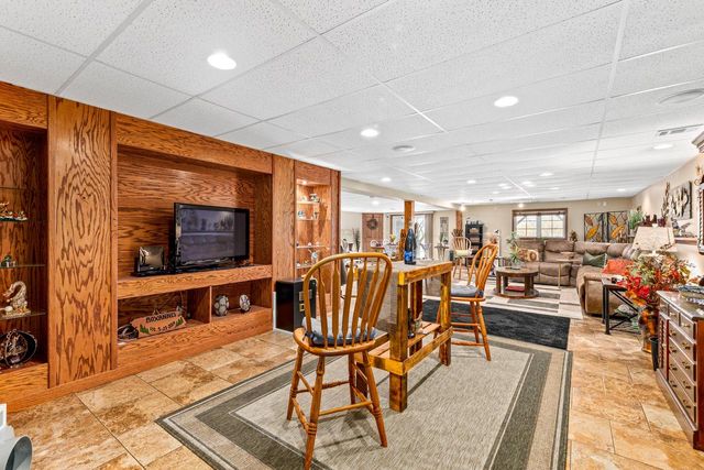 2804 Glen Ivy DRIVE, West Bend, WI 53090