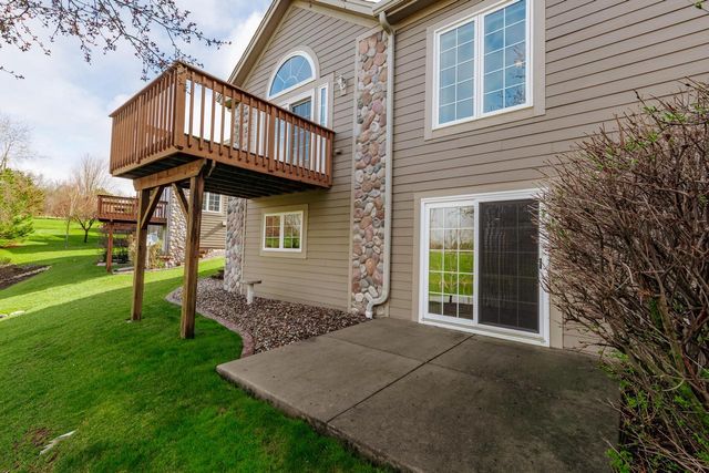 2804 Glen Ivy DRIVE, West Bend, WI 53090