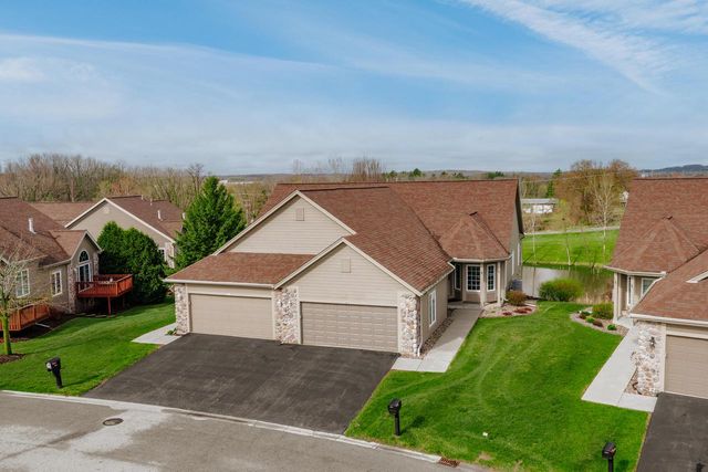 2804 Glen Ivy DRIVE, West Bend, WI 53090