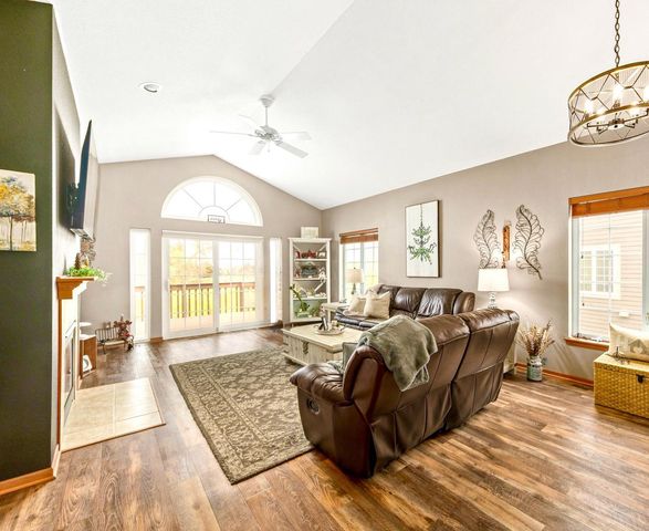 2804 Glen Ivy DRIVE, West Bend, WI 53090