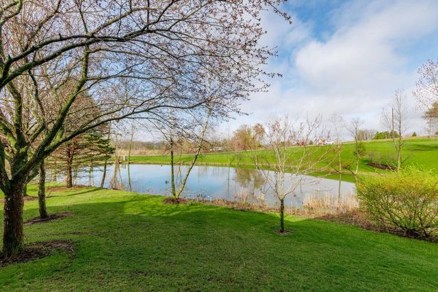 2804 Glen Ivy DRIVE, West Bend, WI 53090