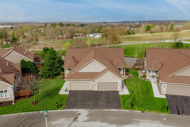 2804 Glen Ivy DRIVE, West Bend, WI 53090