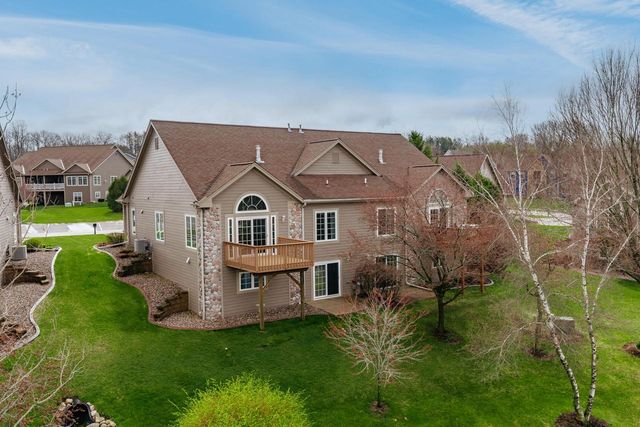 2804 Glen Ivy DRIVE, West Bend, WI 53090