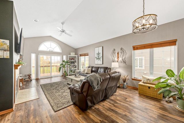 2804 Glen Ivy DRIVE, West Bend, WI 53090