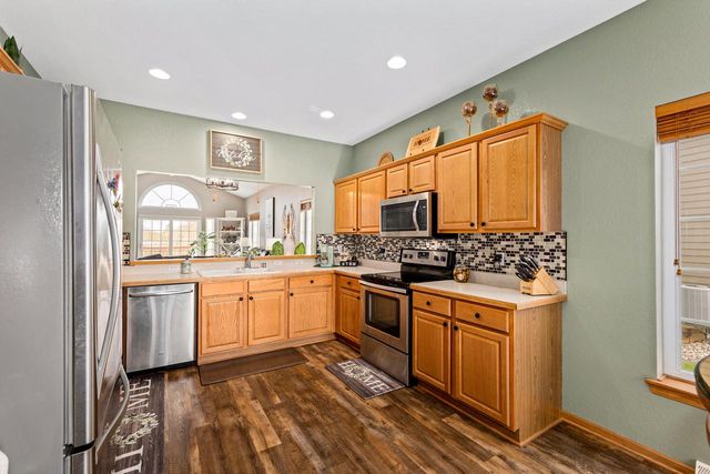 2804 Glen Ivy DRIVE, West Bend, WI 53090