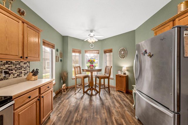 2804 Glen Ivy DRIVE, West Bend, WI 53090