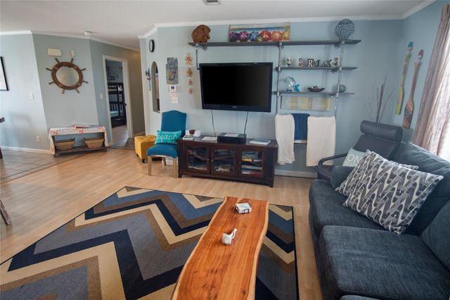 983 Driftwood Drive, Crystal Beach, TX 77650