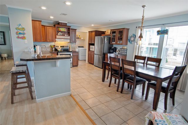 983 Driftwood Drive, Crystal Beach, TX 77650