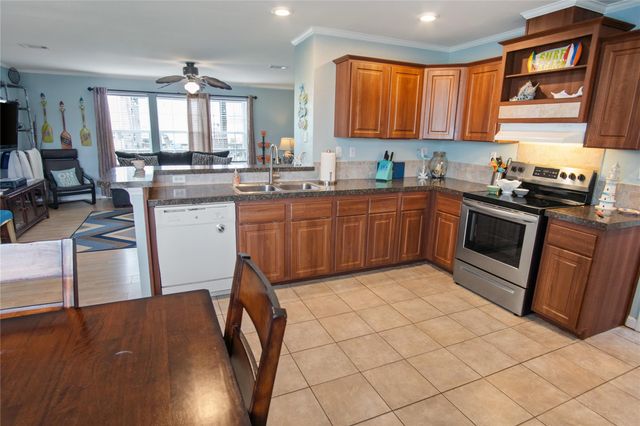 983 Driftwood Drive, Crystal Beach, TX 77650