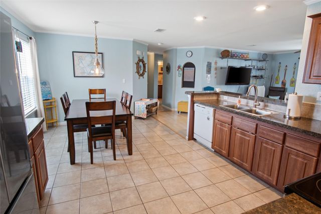 983 Driftwood Drive, Crystal Beach, TX 77650