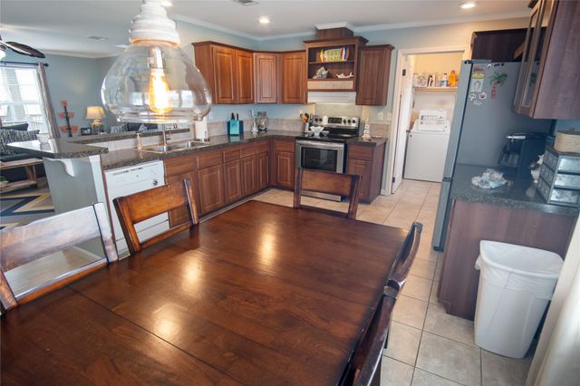 983 Driftwood Drive, Crystal Beach, TX 77650