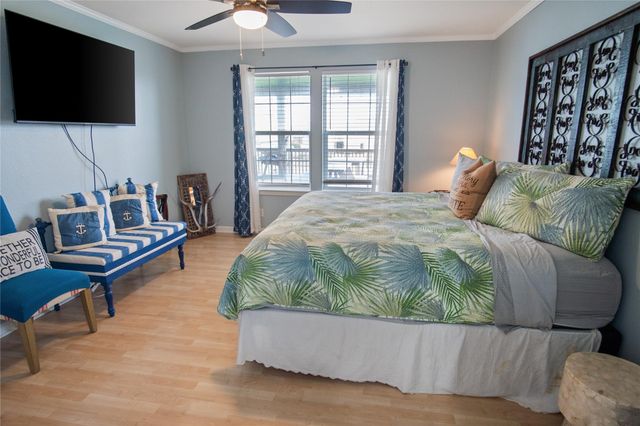 983 Driftwood Drive, Crystal Beach, TX 77650