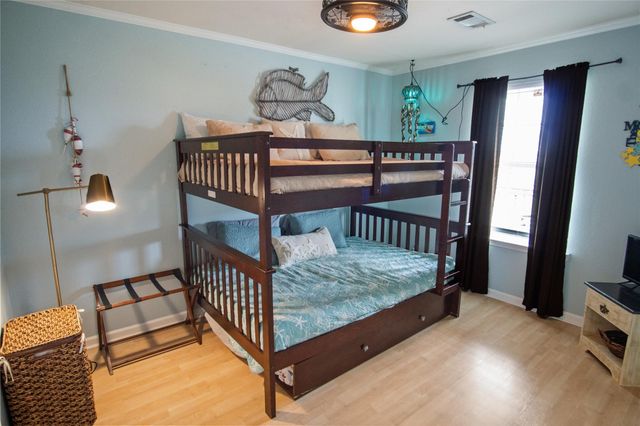 983 Driftwood Drive, Crystal Beach, TX 77650