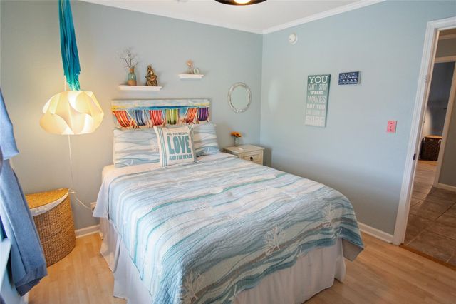 983 Driftwood Drive, Crystal Beach, TX 77650