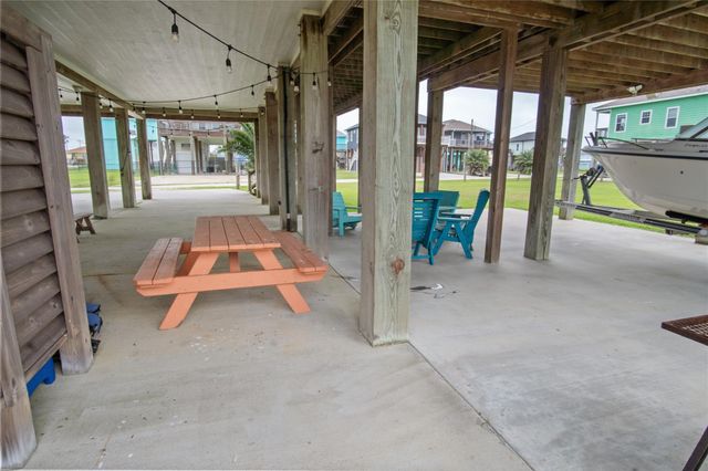 983 Driftwood Drive, Crystal Beach, TX 77650