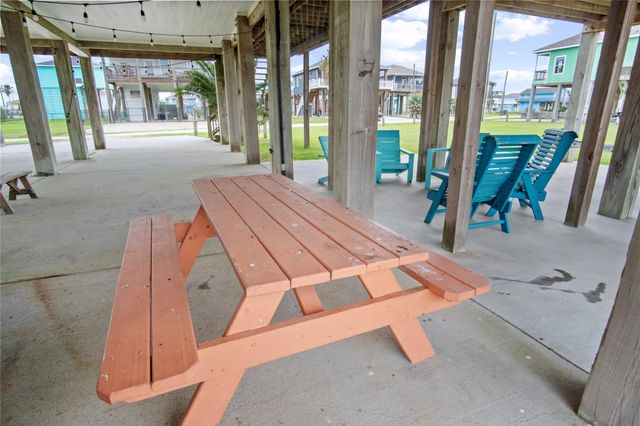 983 Driftwood Drive, Crystal Beach, TX 77650