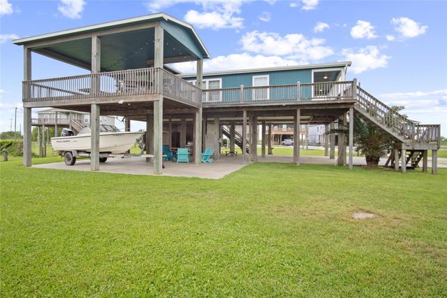 983 Driftwood Drive, Crystal Beach, TX 77650
