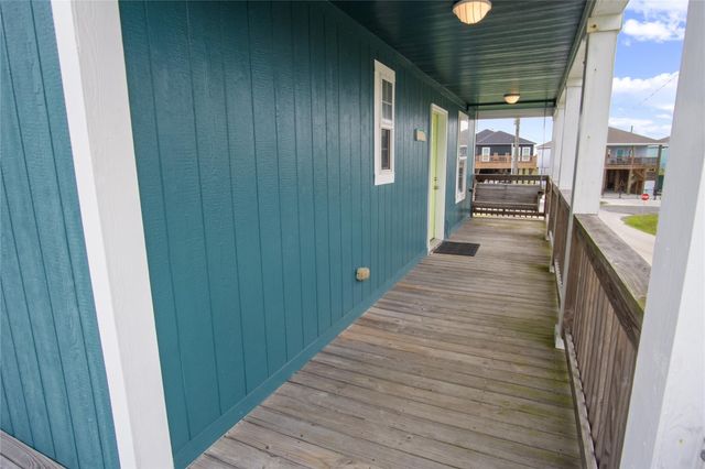 983 Driftwood Drive, Crystal Beach, TX 77650