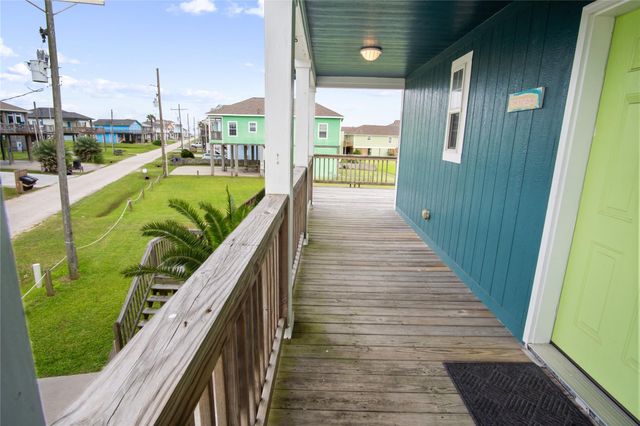 983 Driftwood Drive, Crystal Beach, TX 77650
