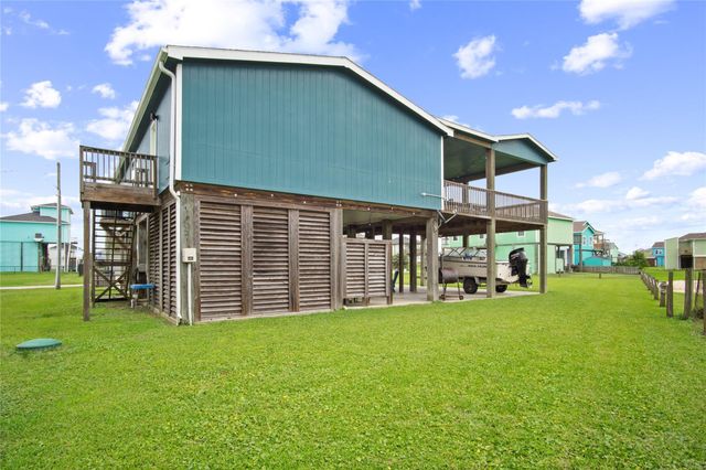 983 Driftwood Drive, Crystal Beach, TX 77650