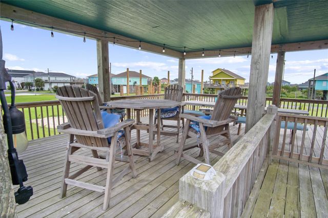 983 Driftwood Drive, Crystal Beach, TX 77650