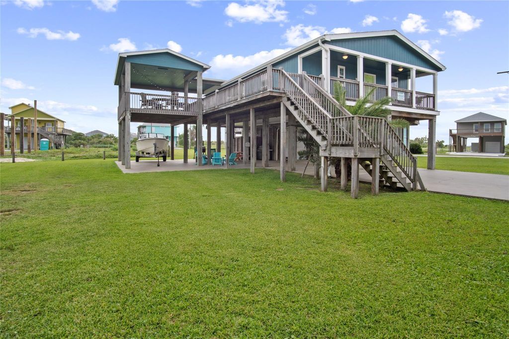983 Driftwood Drive, Crystal Beach, TX 77650